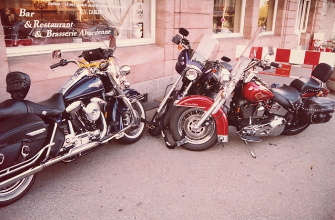 Hoplåsta Harleys i Colmar